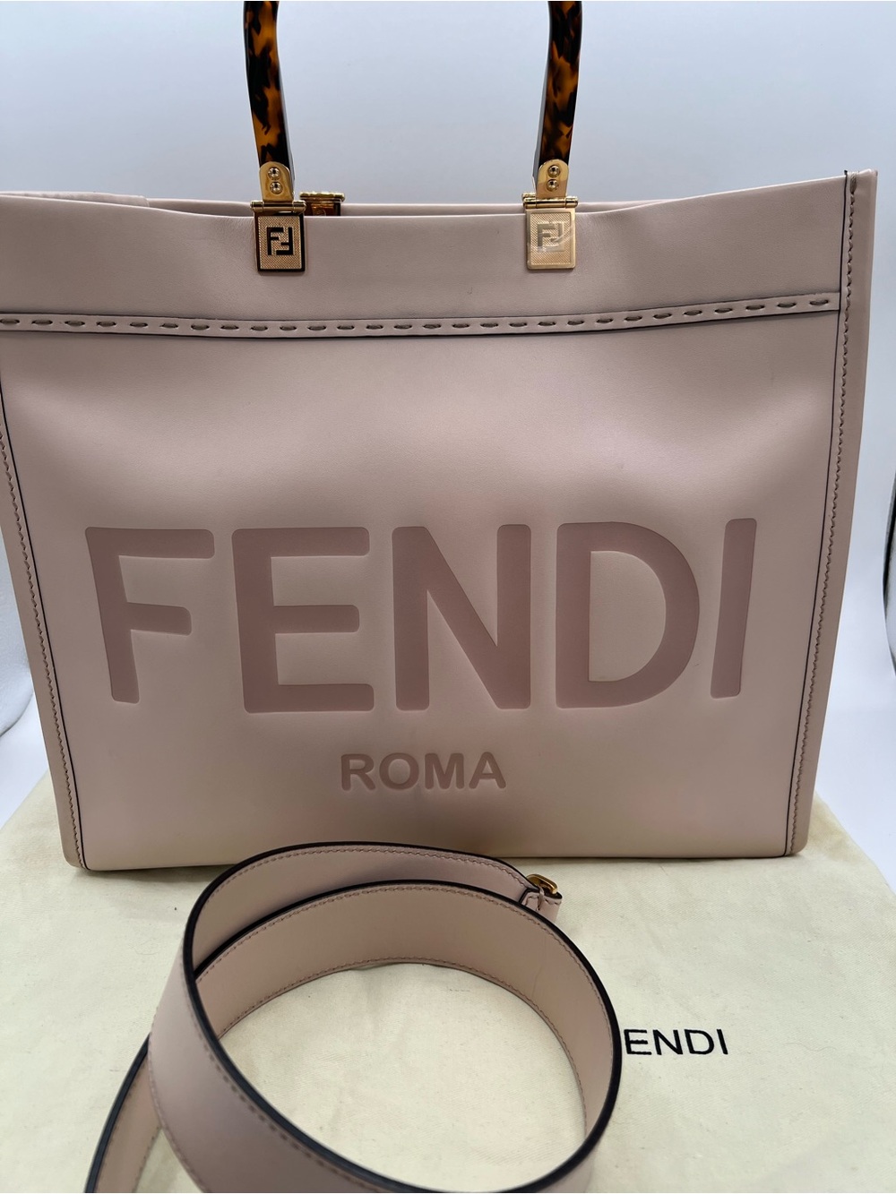 Fendi Leather Sunshine Medium Shopper Tote bag light pink🔥